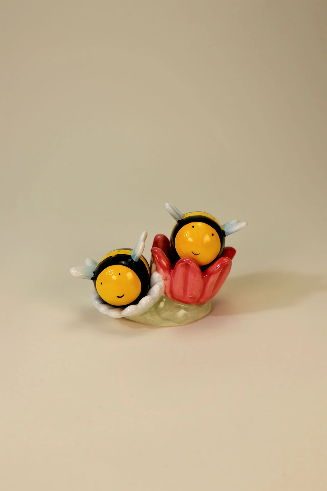 Bumble Bee & Flower Salt & Pepper Set