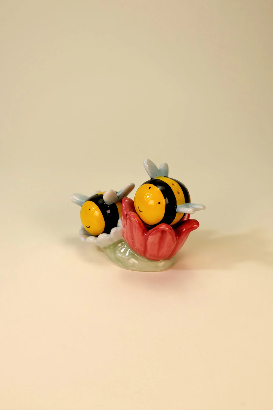 Bumble Bee & Flower Salt & Pepper Set - Image 3