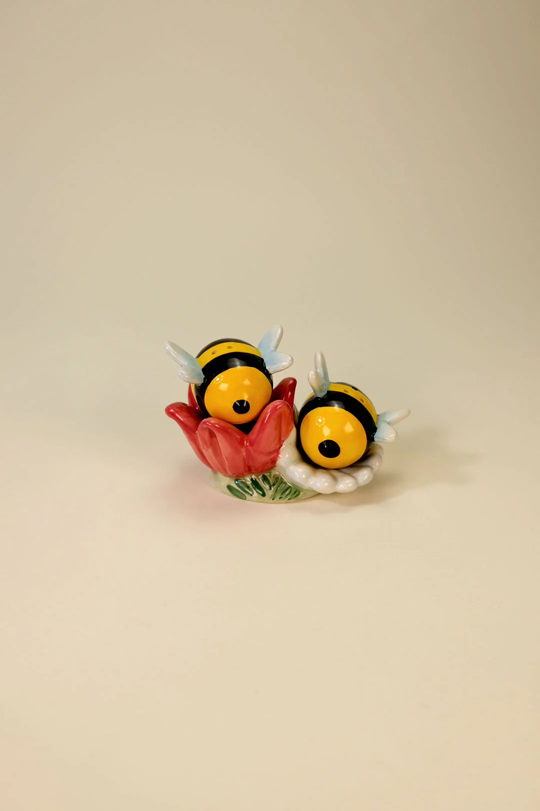 Bumble Bee & Flower Salt & Pepper Set - Image 5