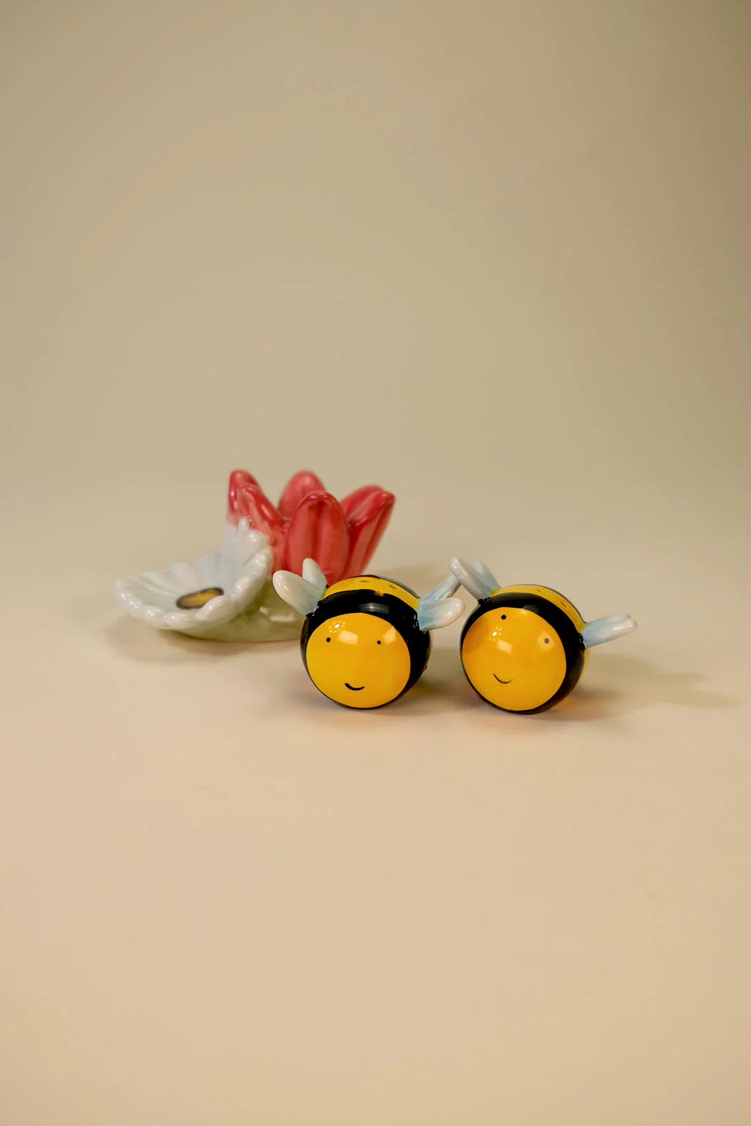Bumble Bee & Flower Salt & Pepper Set - Image 6