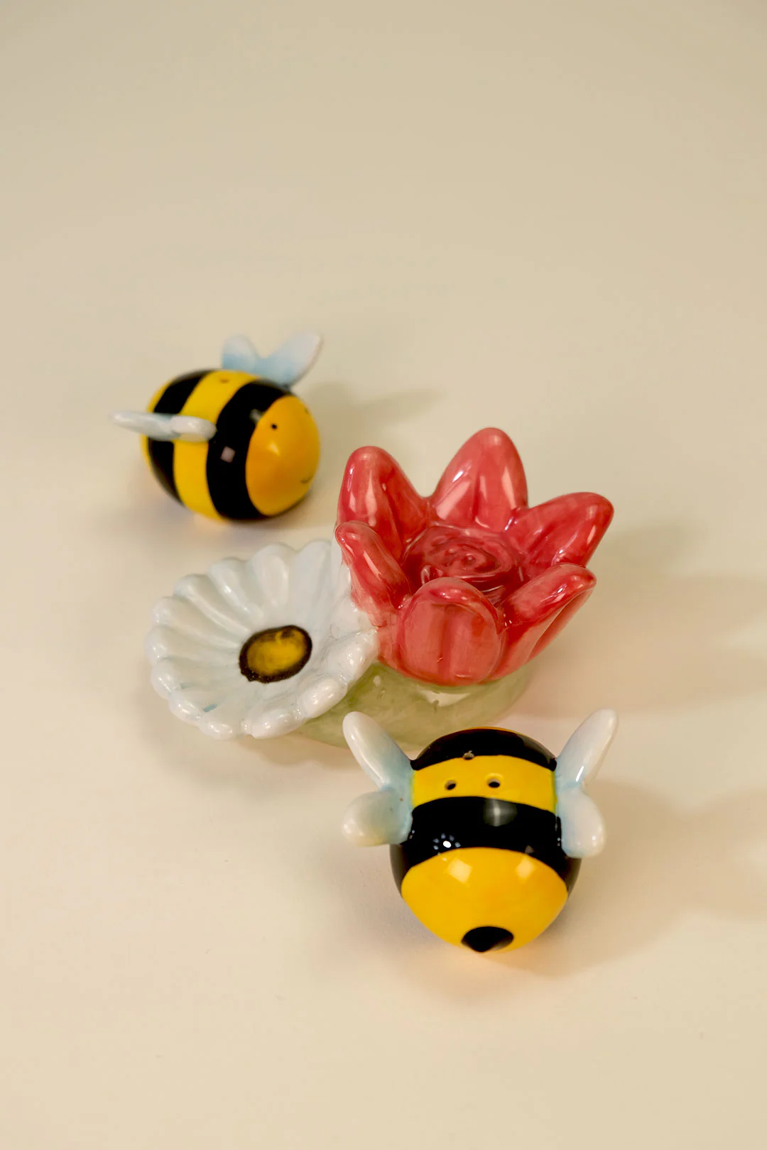 Bumble Bee & Flower Salt & Pepper Set - Image 7