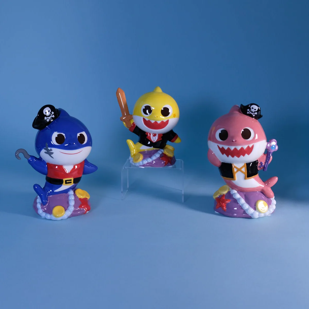 Mommy Shark Pirate Family Figurine - Image 7