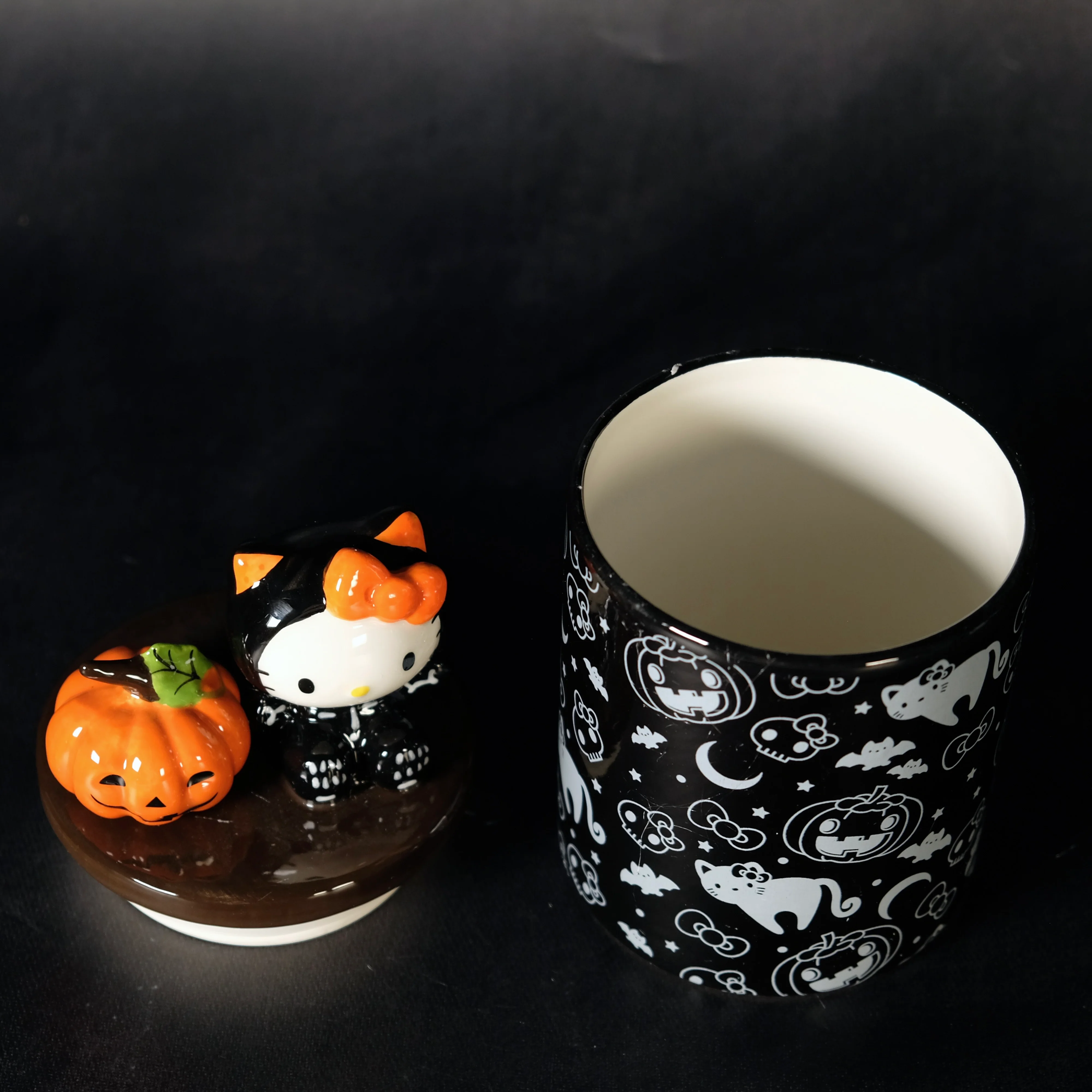 HALLOWEEN HELLO KITTY CANISTER - Image 4