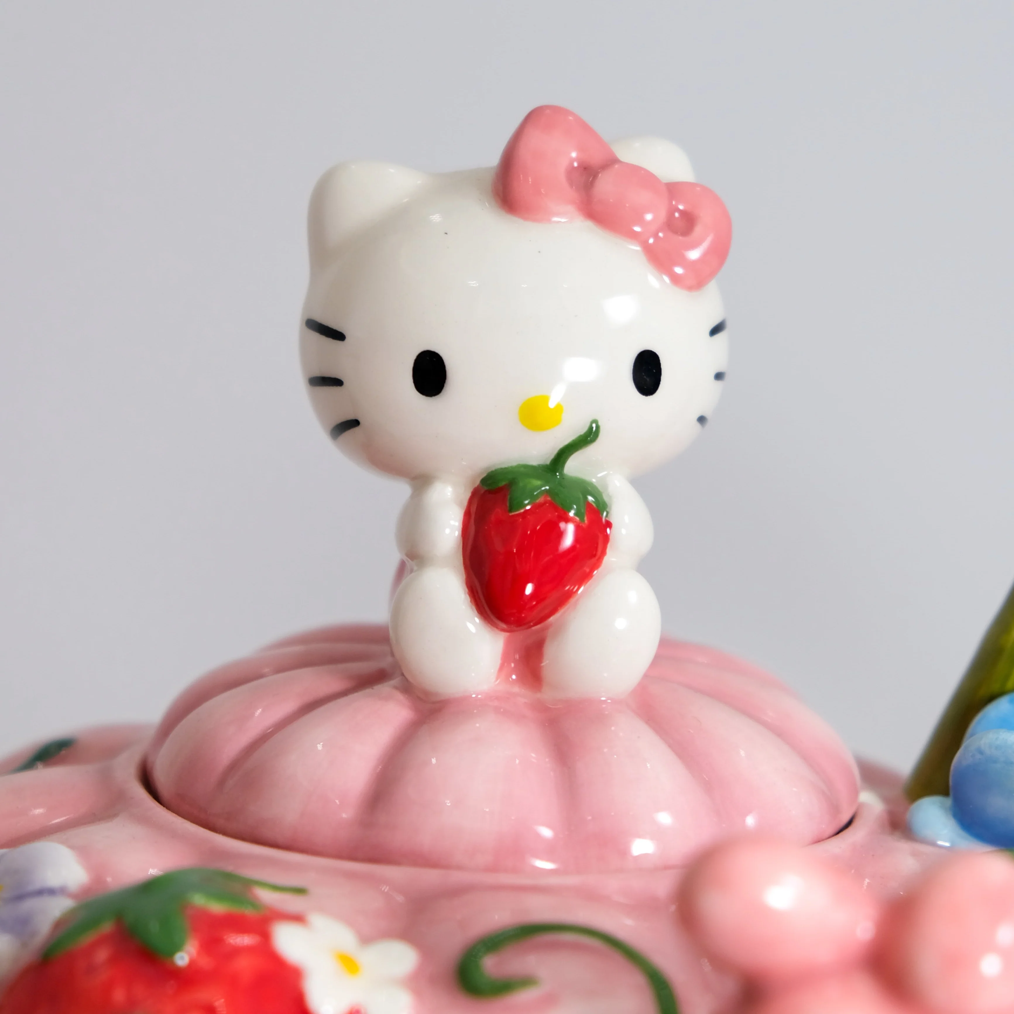 Hello Kitty and My Melody Strawberry Tea Pot - Image 4