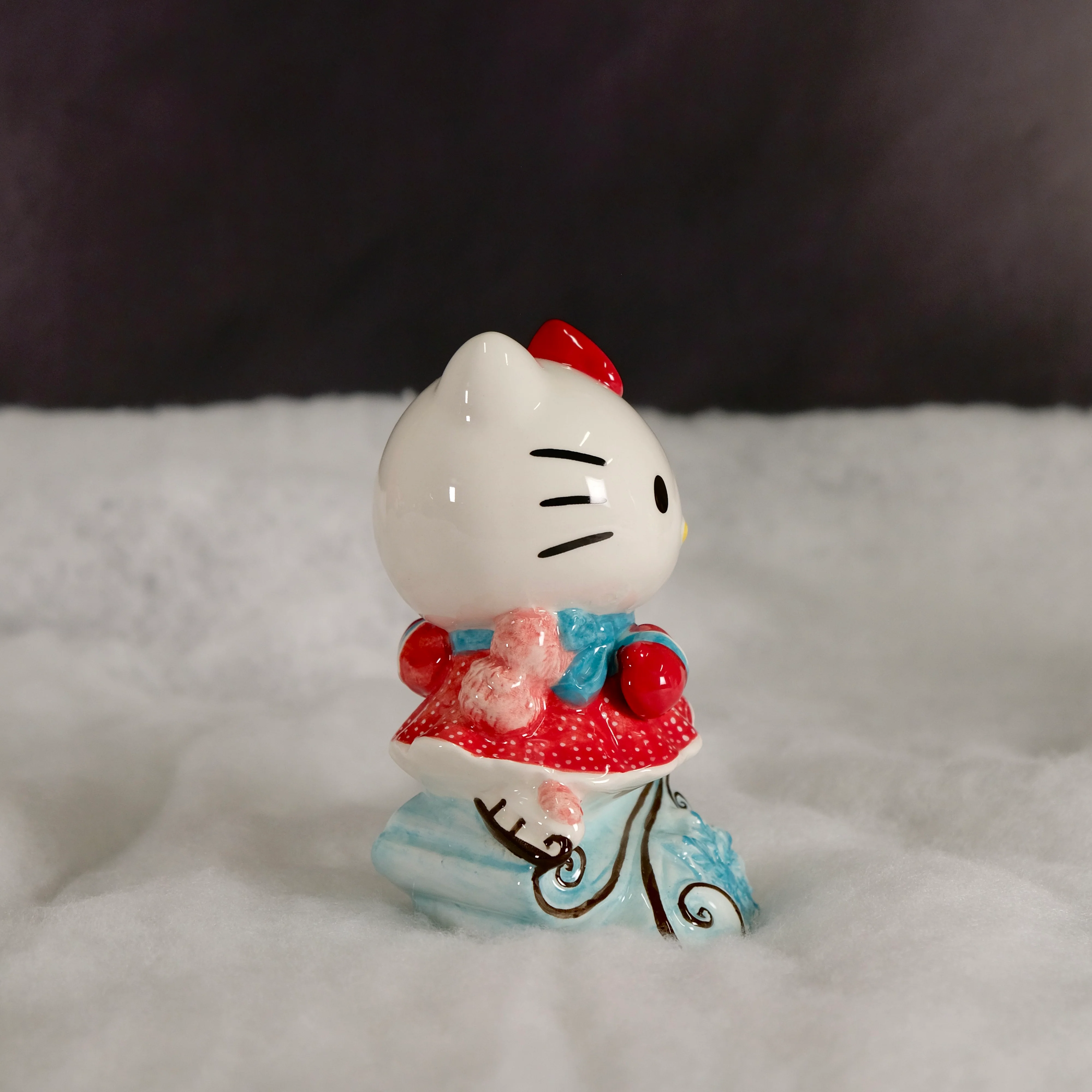 HELLO KITTY ICE SKATING FIGURINE - Image 2